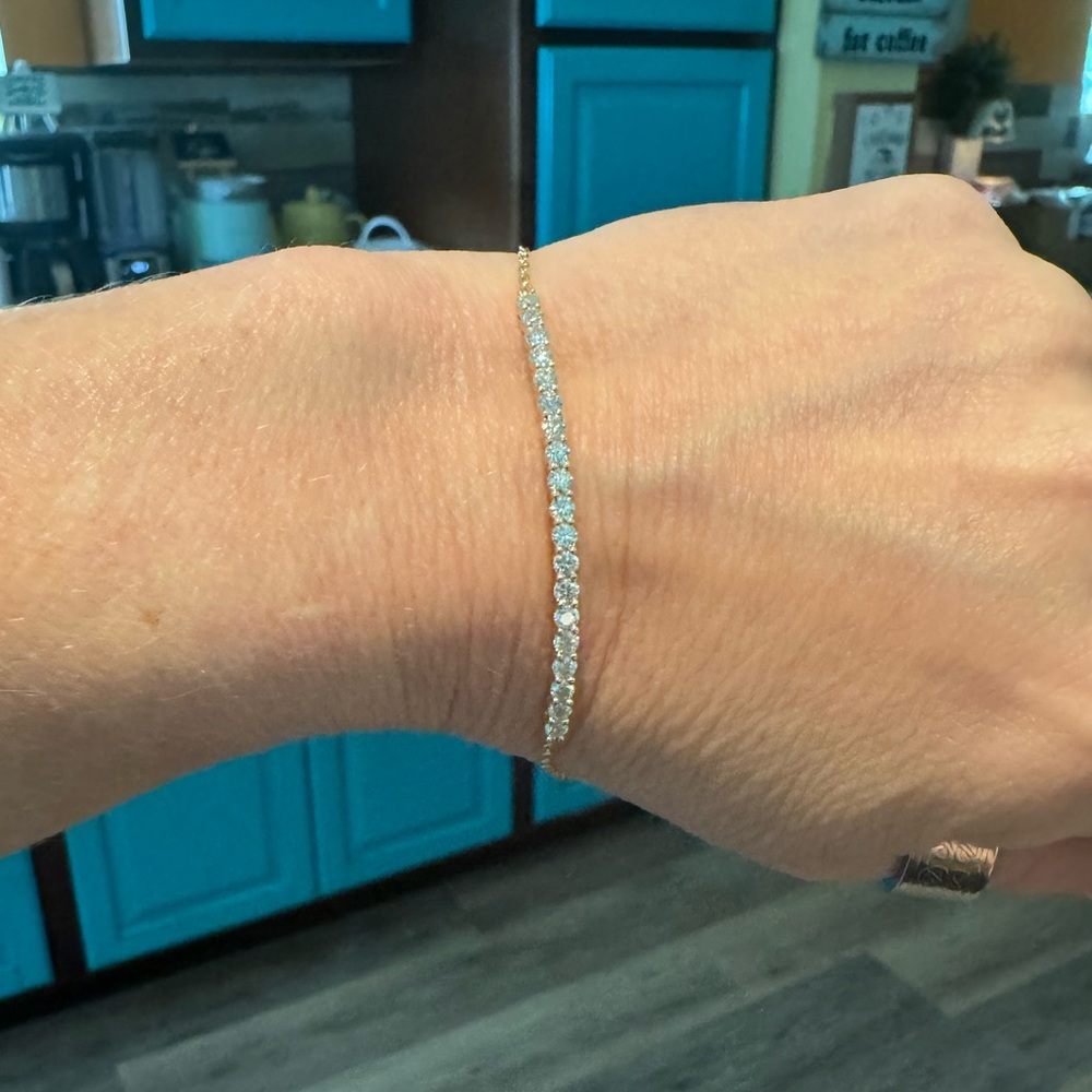 #73 1 ctw Moissanite bar bracelet (gold)